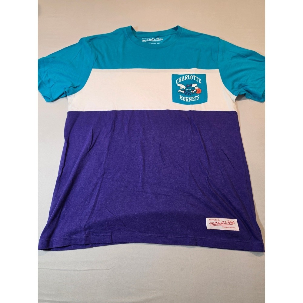 Mitchell & Ness Charlotte Hornets Pocket T-Shirt Mens S Teal Purple White NBA